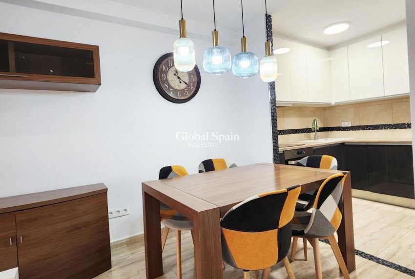Resale - APARTMENT -
TORREVIEJA - Playa del Cura