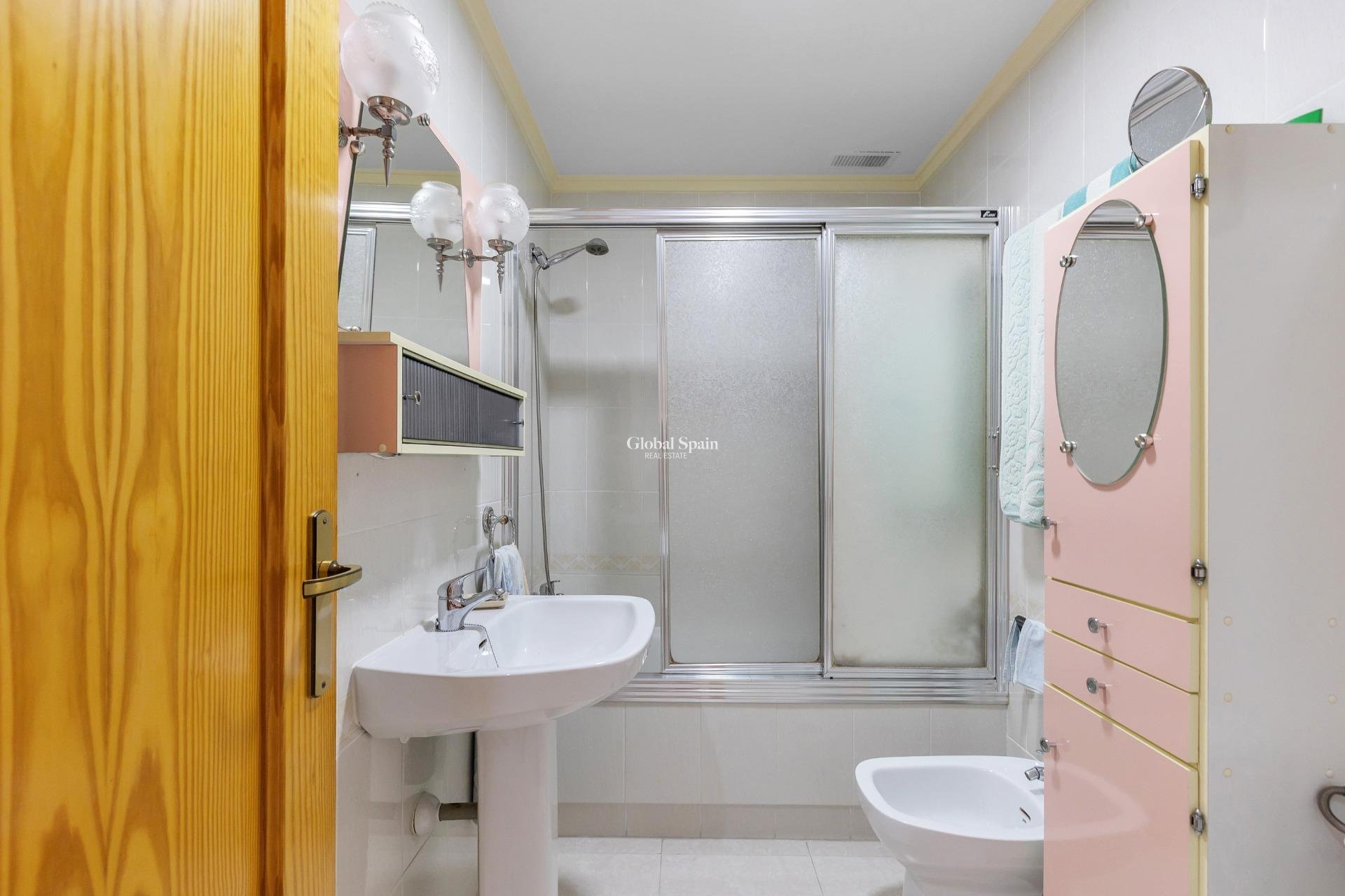 Resale - APARTMENT -
TORREVIEJA - Playa del cura