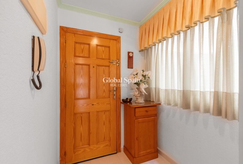 Resale - APARTMENT -
TORREVIEJA - Playa del cura