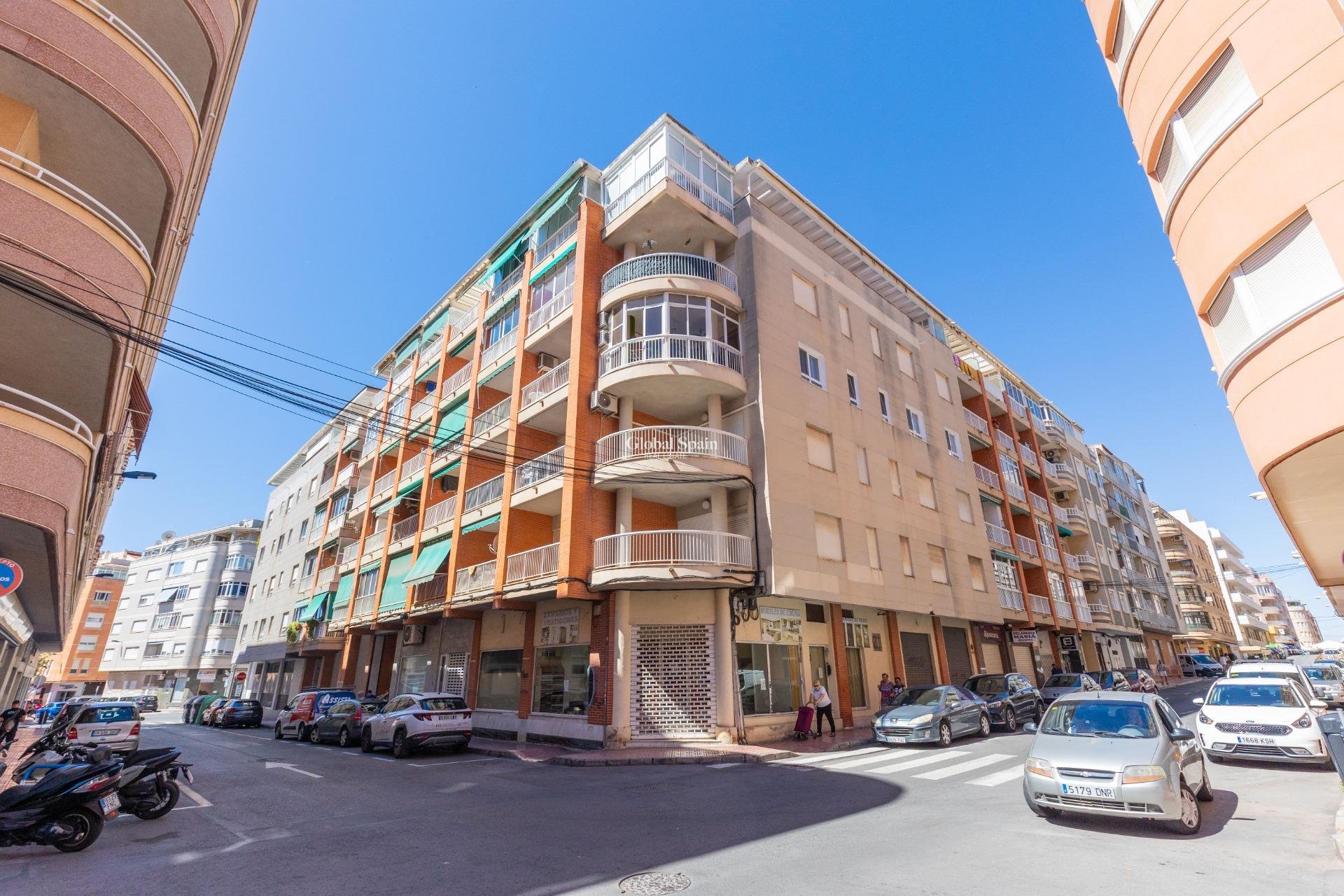 Resale - APARTMENT -
TORREVIEJA - Playa del cura