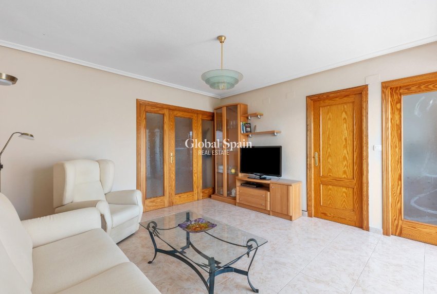 Resale - APARTMENT -
TORREVIEJA - Playa del cura