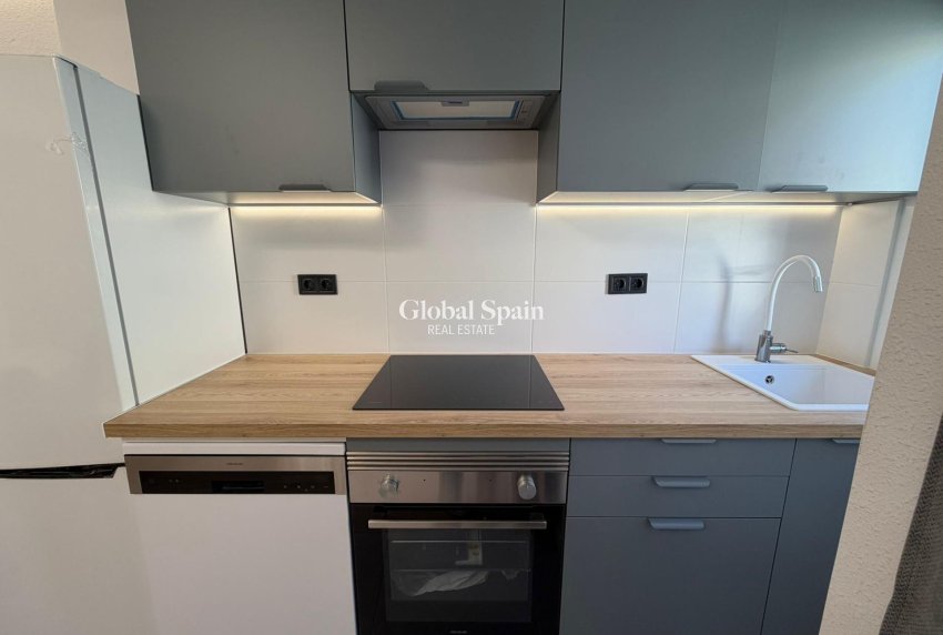 Resale - APARTMENT -
TORREVIEJA - Playa del Cura