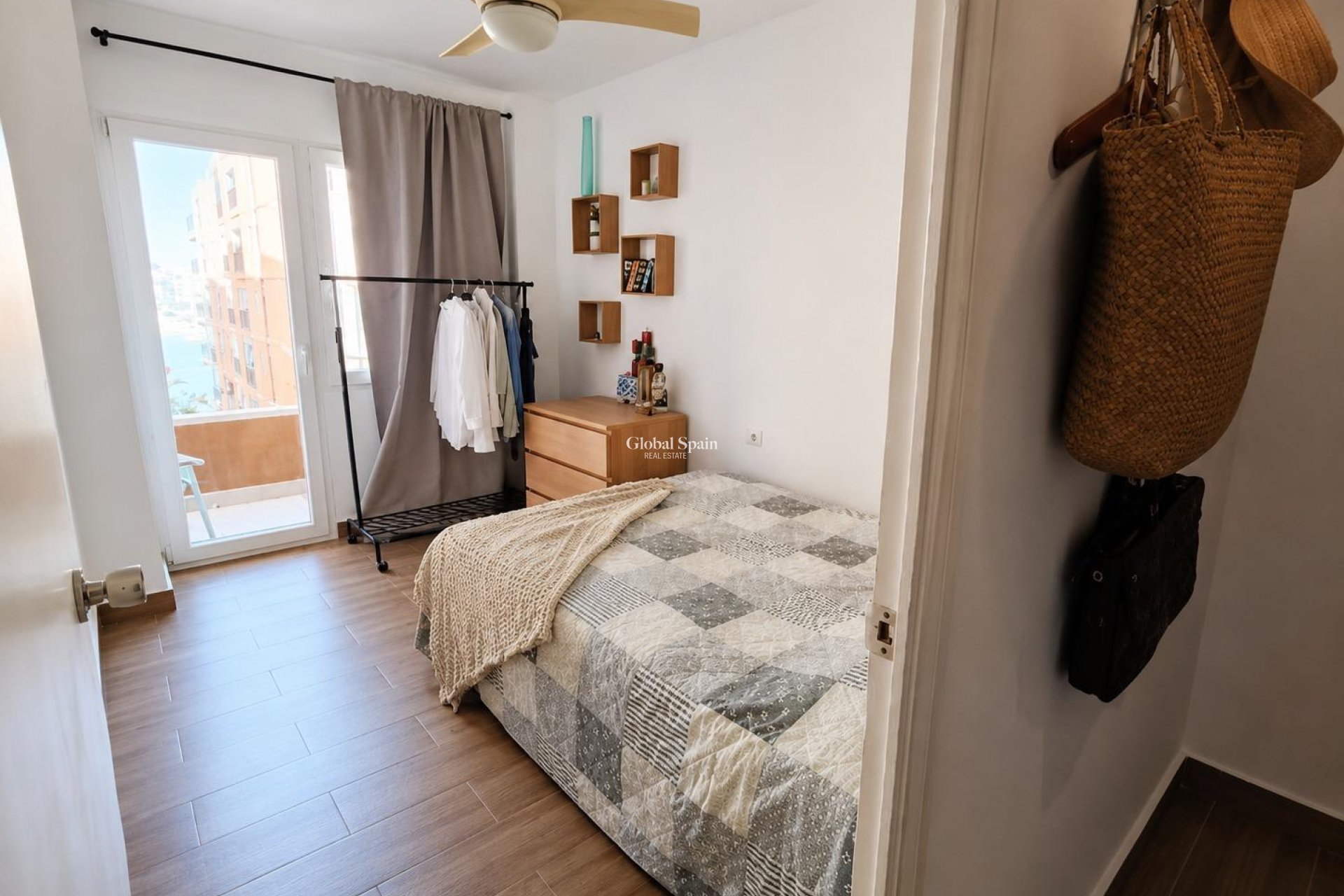 Resale - APARTMENT -
TORREVIEJA - Playa del Cura