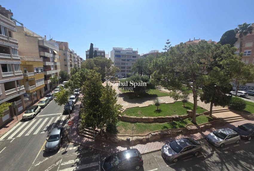 Resale - APARTMENT -
TORREVIEJA - Playa del Cura