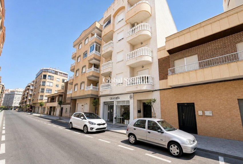 Resale - APARTMENT -
TORREVIEJA - Playa del cura
