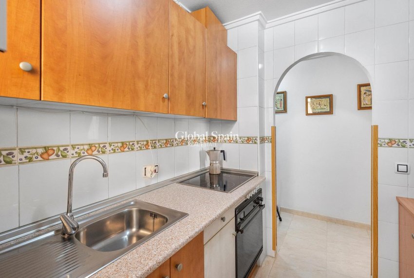 Resale - APARTMENT -
TORREVIEJA - Playa del cura