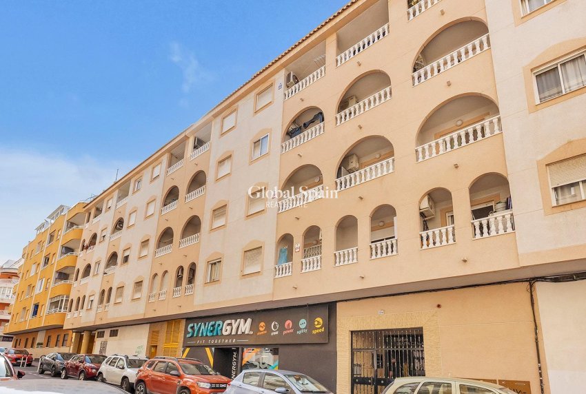 Resale - APARTMENT -
TORREVIEJA - Playa del cura