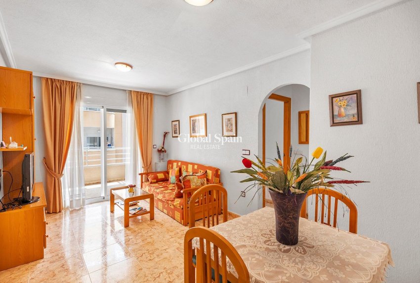 Resale - APARTMENT -
TORREVIEJA - Playa del cura