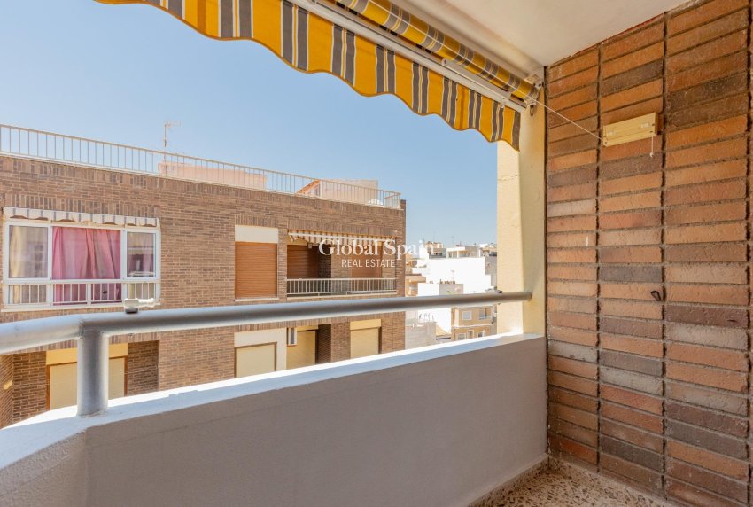 Resale - APARTMENT -
TORREVIEJA - Playa del cura