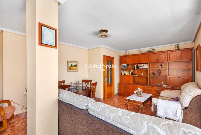 Resale - APARTMENT -
TORREVIEJA - Playa del cura