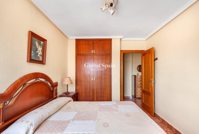 Resale - APARTMENT -
TORREVIEJA - Playa del cura