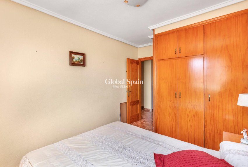 Resale - APARTMENT -
TORREVIEJA - Playa del cura
