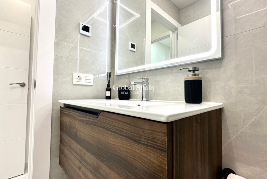 Resale - APARTMENT -
TORREVIEJA - Playa del Cura