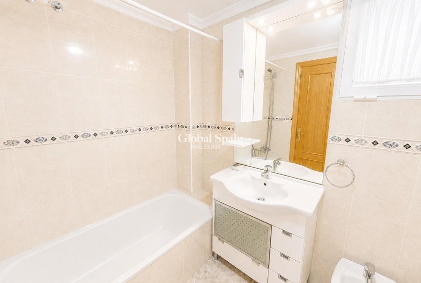 Resale - APARTMENT -
TORREVIEJA - Playa del cura