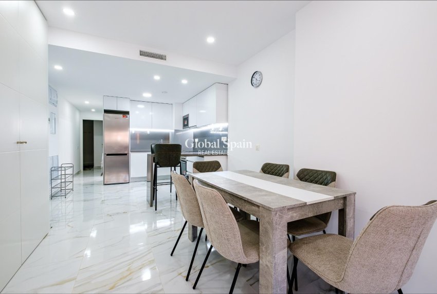 Resale - APARTMENT -
TORREVIEJA - Playa del Cura