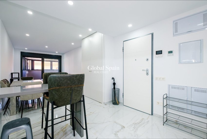 Resale - APARTMENT -
TORREVIEJA - Playa del Cura