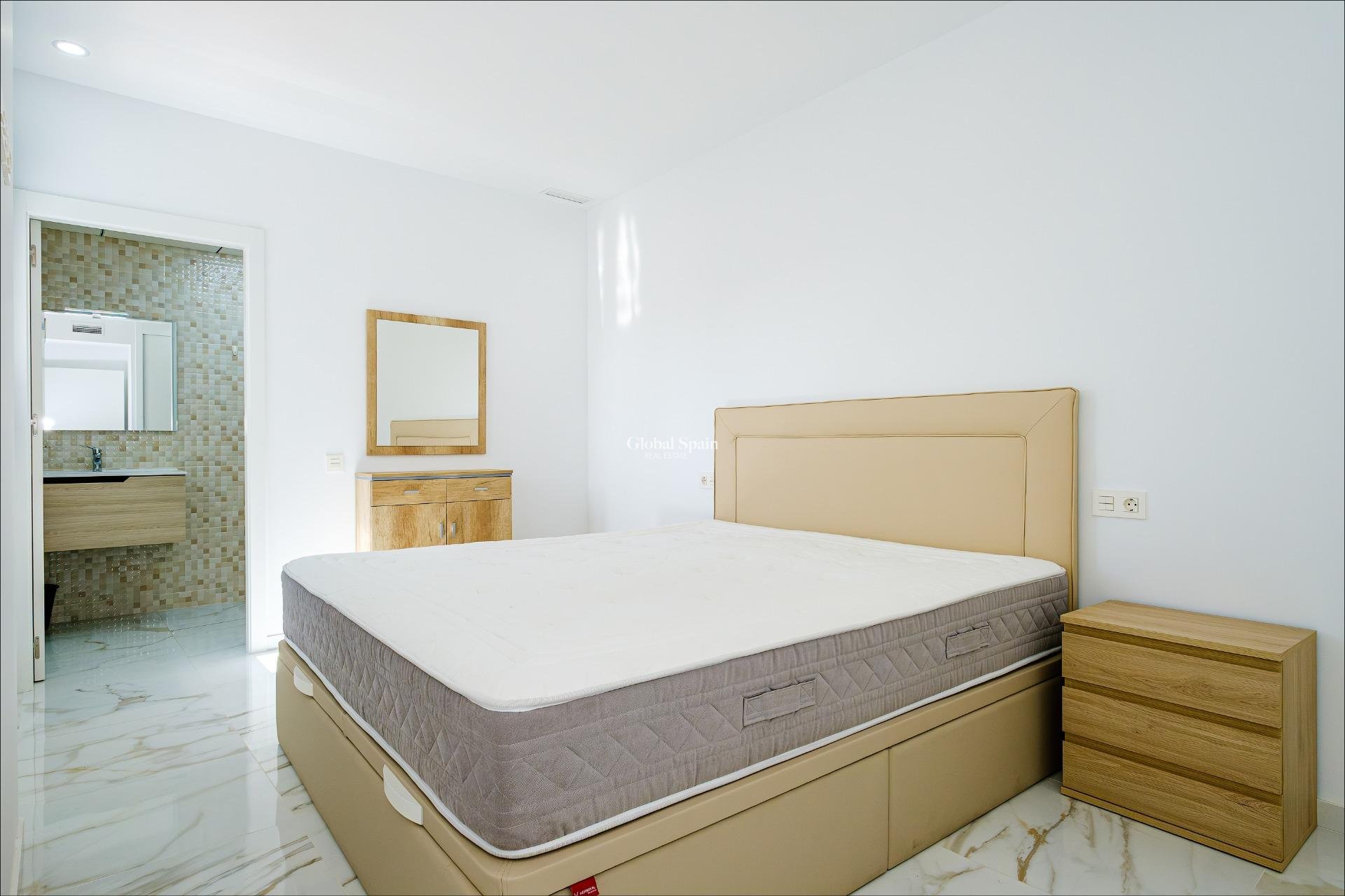 Resale - APARTMENT -
TORREVIEJA - Playa del Cura