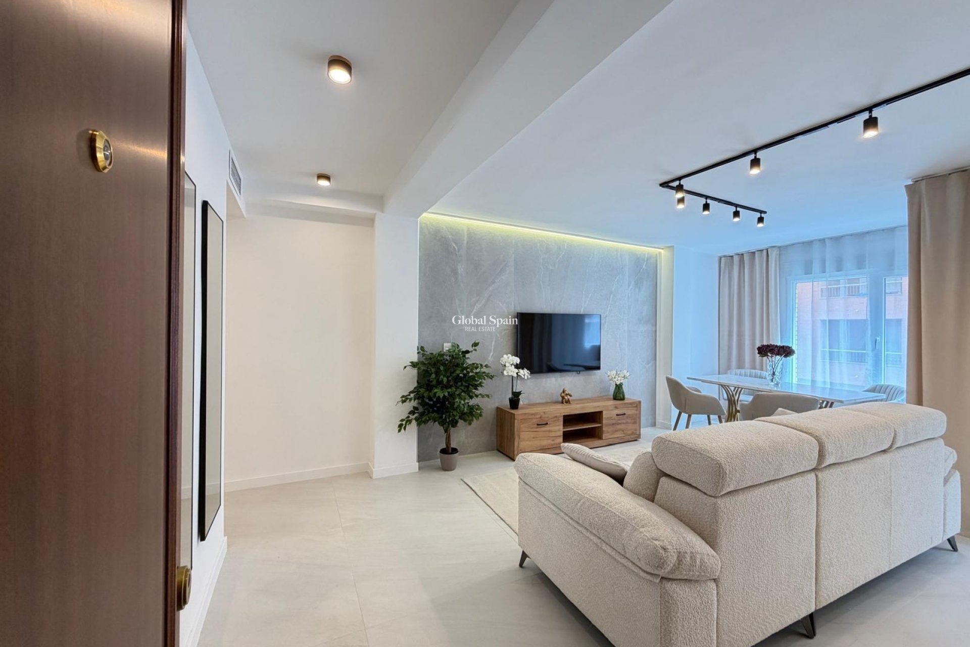 Resale - APARTMENT -
TORREVIEJA - Playa del Cura