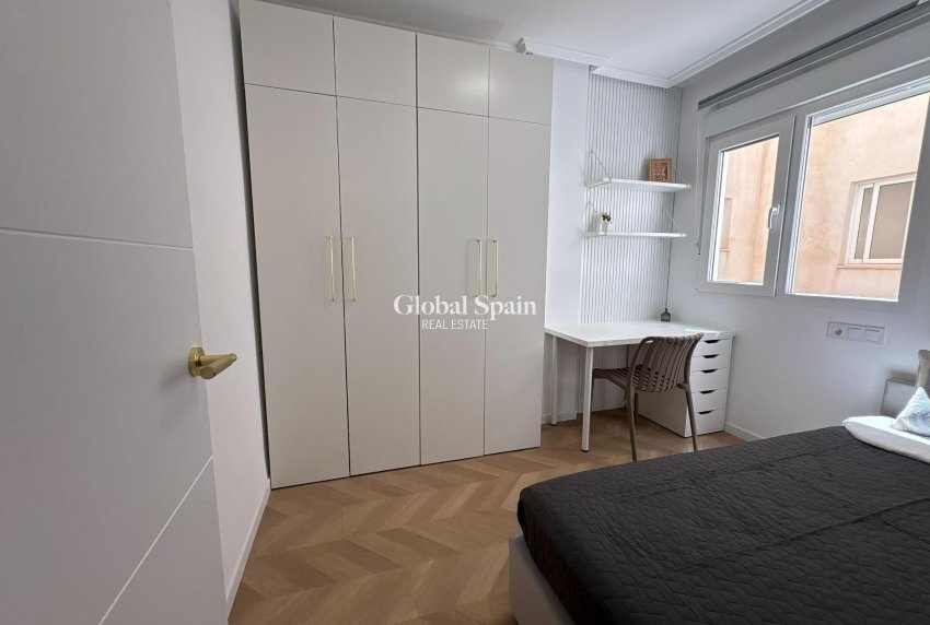 Resale - APARTMENT -
TORREVIEJA - Playa del Cura