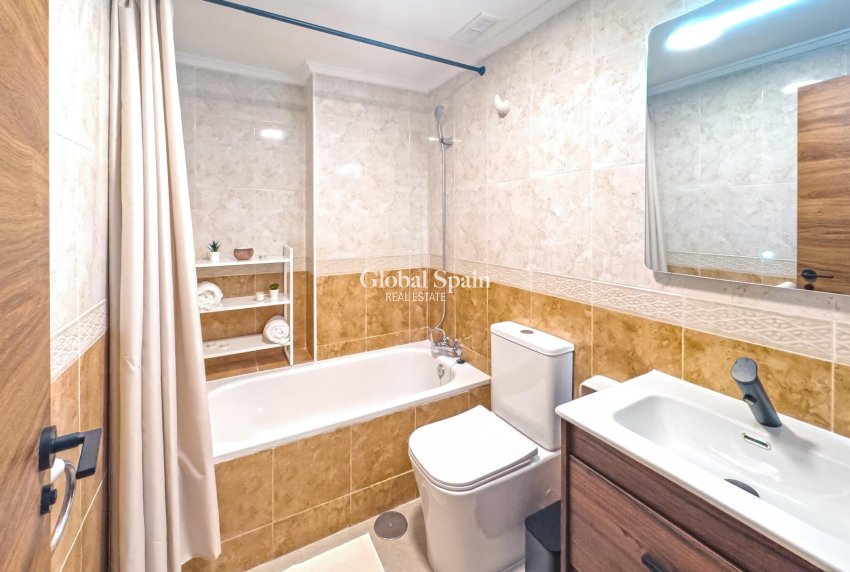 Resale - APARTMENT -
TORREVIEJA - Playa del Cura