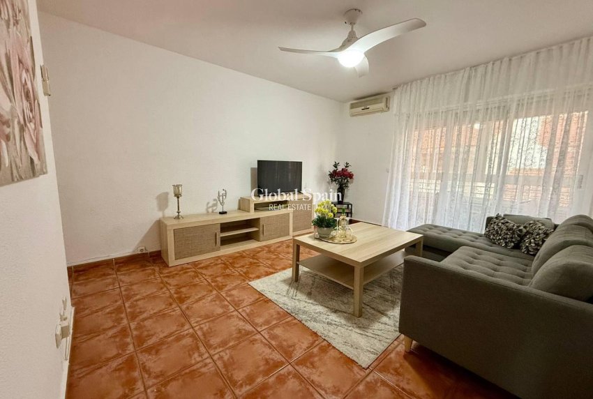 Resale - APARTMENT -
TORREVIEJA - Playa del Cura