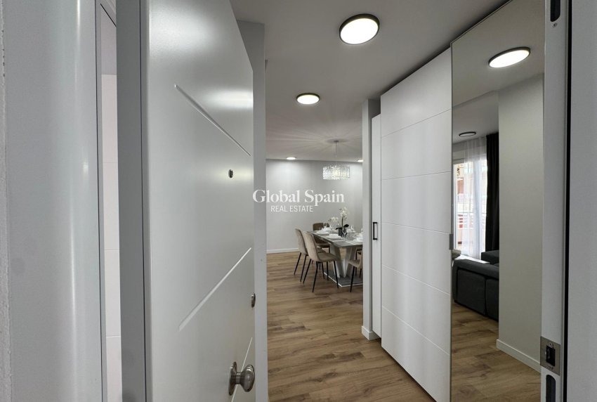 Resale - APARTMENT -
TORREVIEJA - Playa del Cura