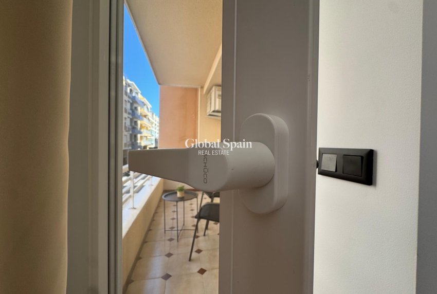 Resale - APARTMENT -
TORREVIEJA - Playa del Cura