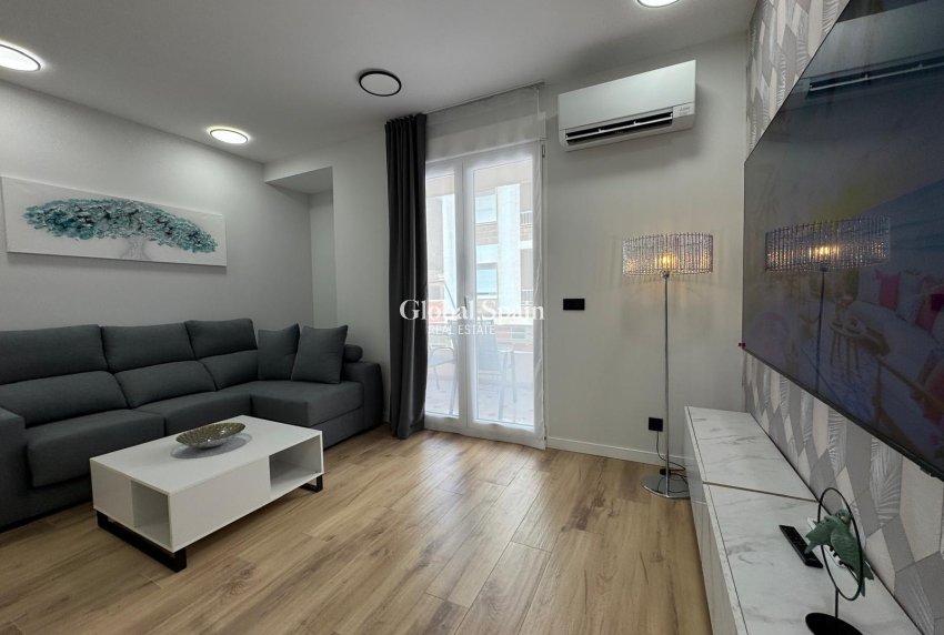Resale - APARTMENT -
TORREVIEJA - Playa del Cura