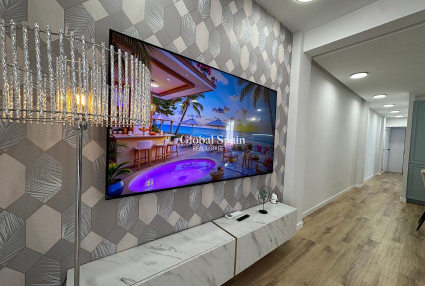 Resale - APARTMENT -
TORREVIEJA - Playa del Cura