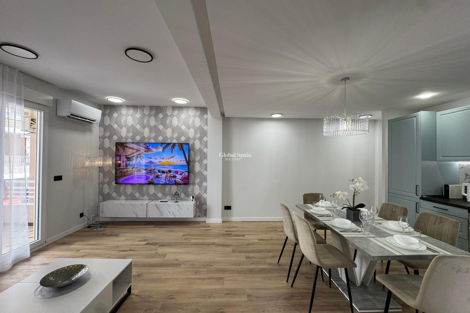 Resale - APARTMENT -
TORREVIEJA - Playa del Cura