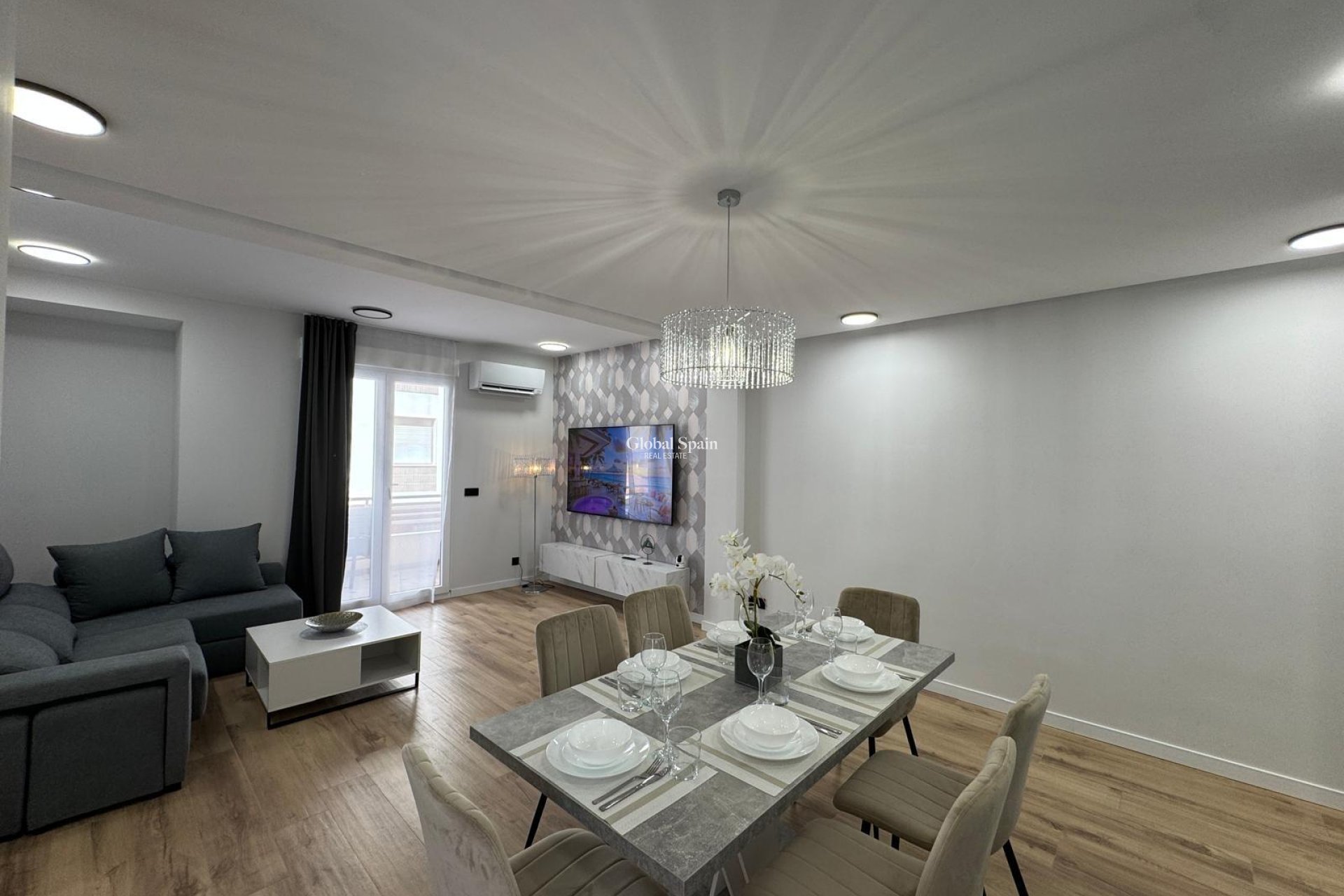 Resale - APARTMENT -
TORREVIEJA - Playa del Cura