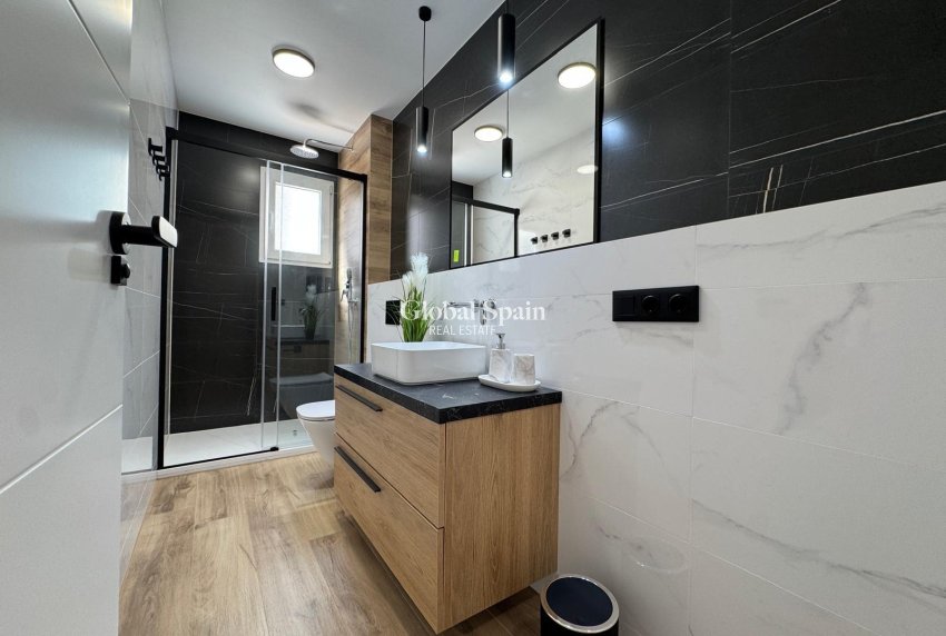 Resale - APARTMENT -
TORREVIEJA - Playa del Cura