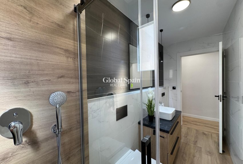Resale - APARTMENT -
TORREVIEJA - Playa del Cura