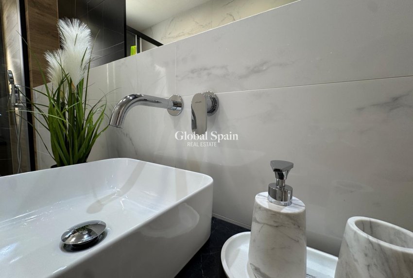 Resale - APARTMENT -
TORREVIEJA - Playa del Cura