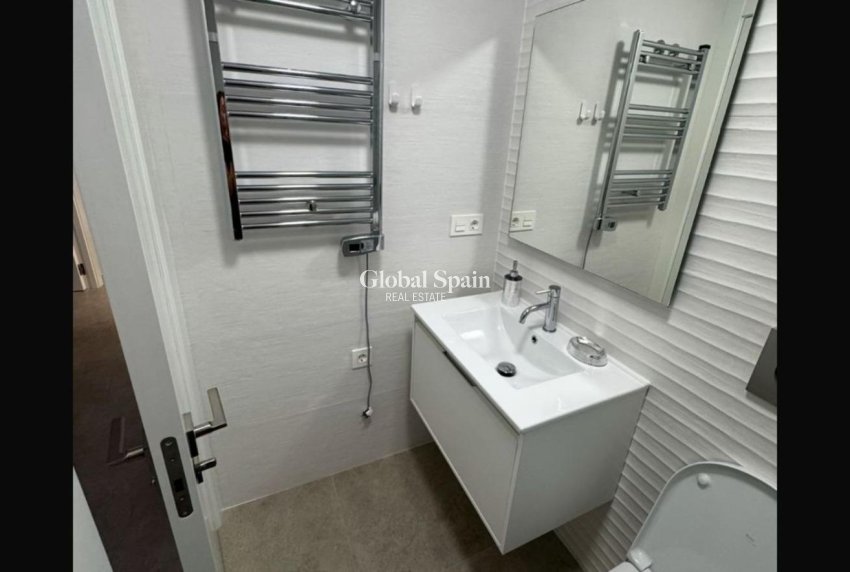 Resale - APARTMENT -
TORREVIEJA - Playa del Cura