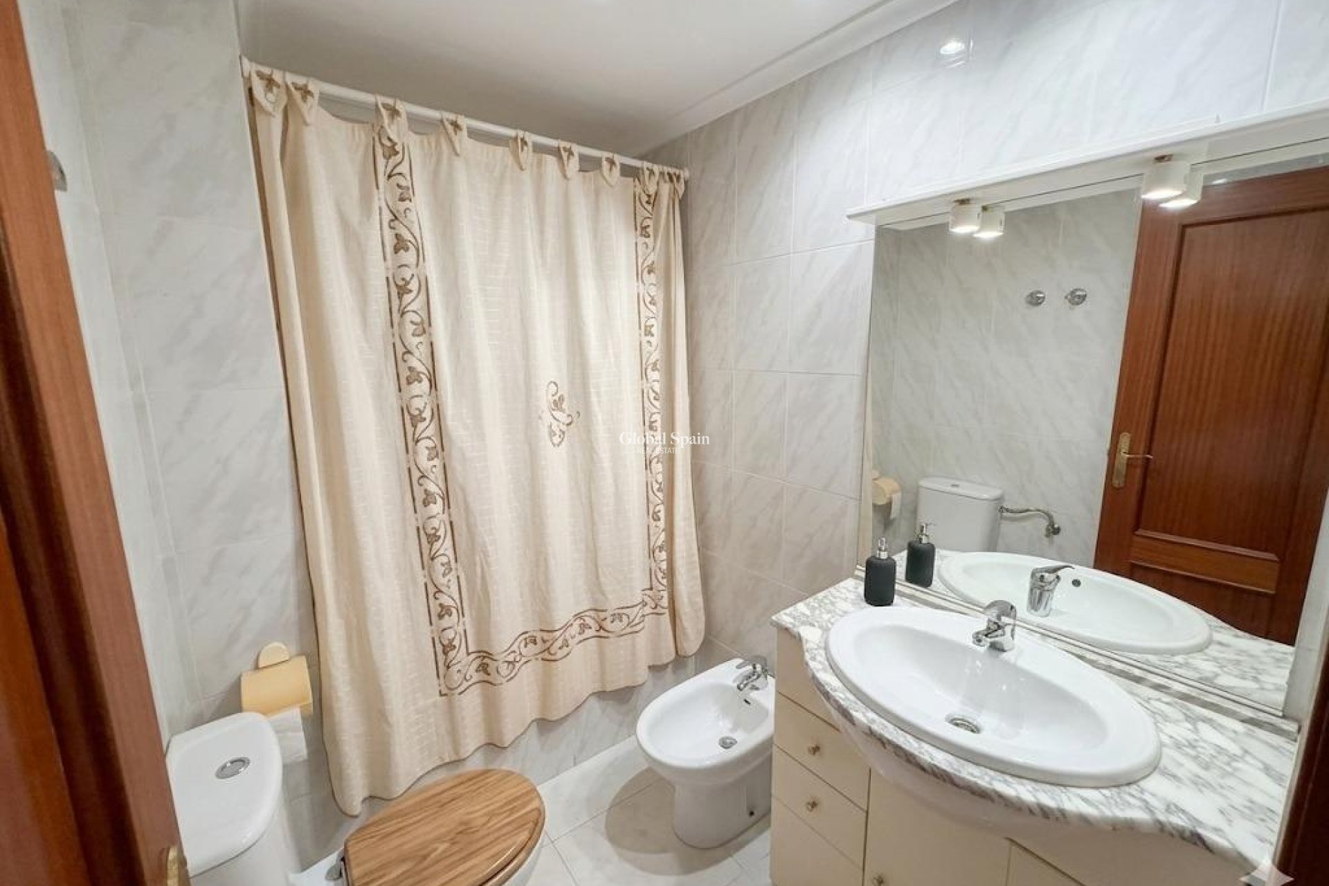 Resale - APARTMENT -
TORREVIEJA - Playa del cura
