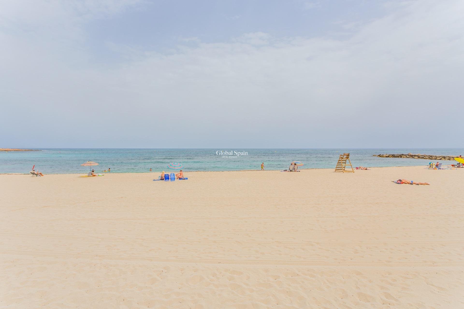 Resale - APARTMENT -
TORREVIEJA - Playa del cura