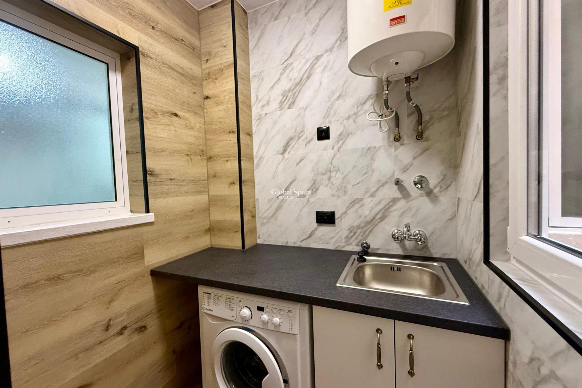 Resale - APARTMENT -
TORREVIEJA - Playa del Cura