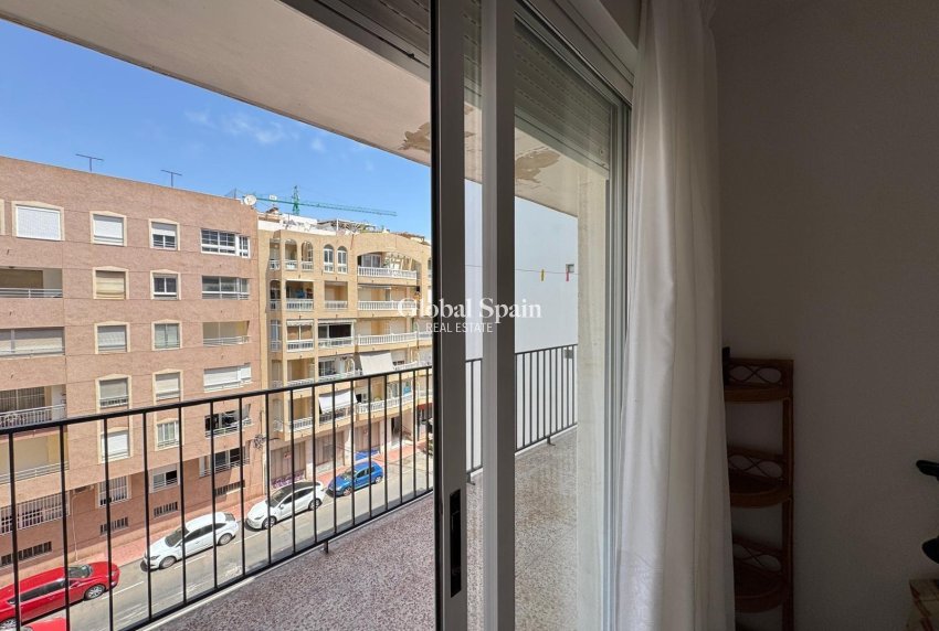 Resale - APARTMENT -
TORREVIEJA - Playa del Cura