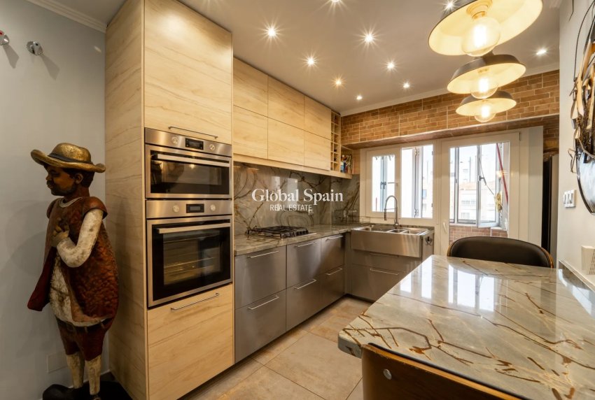 Resale - APARTMENT -
Torrevieja - Playa Del Cura