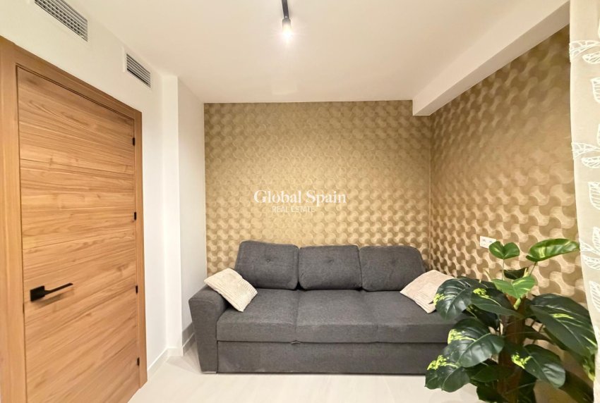 Resale - APARTMENT -
TORREVIEJA - Playa del Cura