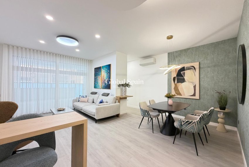 Resale - APARTMENT -
TORREVIEJA - Playa del Cura