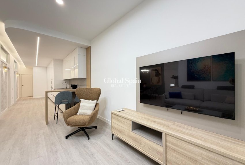 Resale - APARTMENT -
TORREVIEJA - Playa del Cura