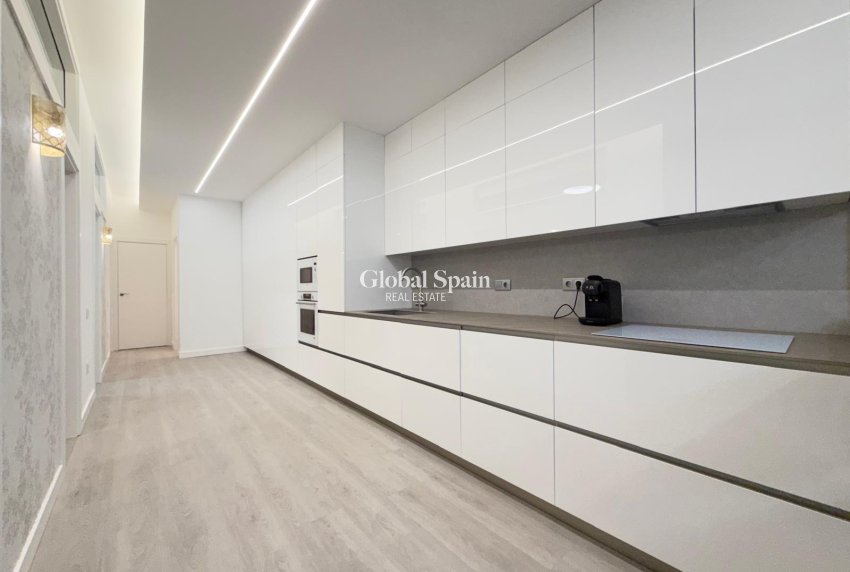 Resale - APARTMENT -
TORREVIEJA - Playa del Cura