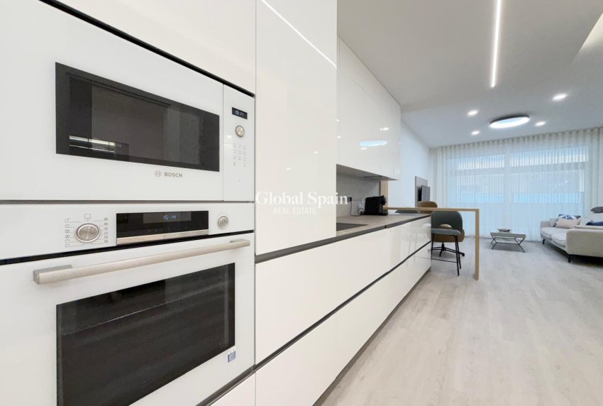 Resale - APARTMENT -
TORREVIEJA - Playa del Cura