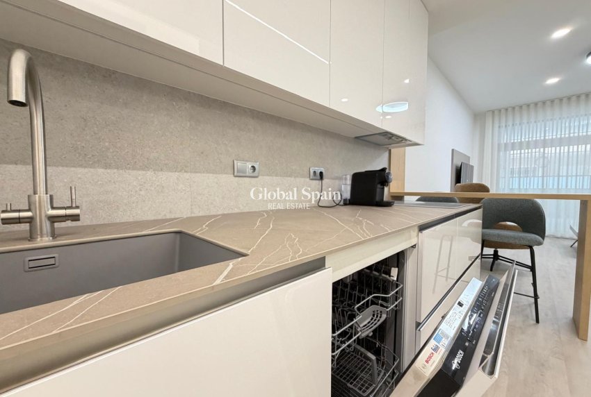 Resale - APARTMENT -
TORREVIEJA - Playa del Cura