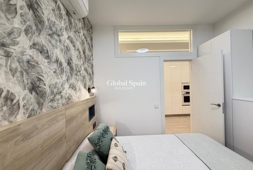 Resale - APARTMENT -
TORREVIEJA - Playa del Cura