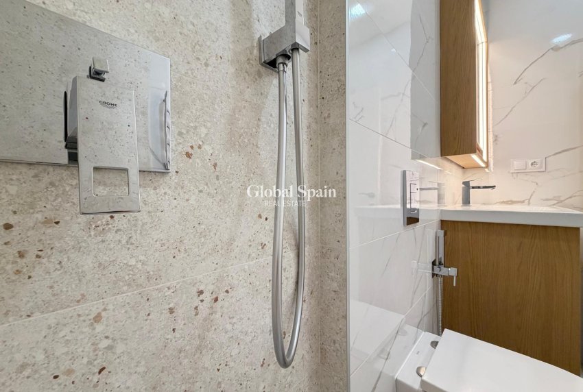 Resale - APARTMENT -
TORREVIEJA - Playa del Cura