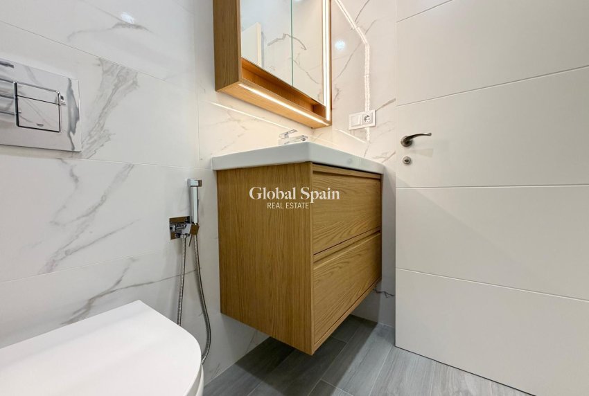 Resale - APARTMENT -
TORREVIEJA - Playa del Cura