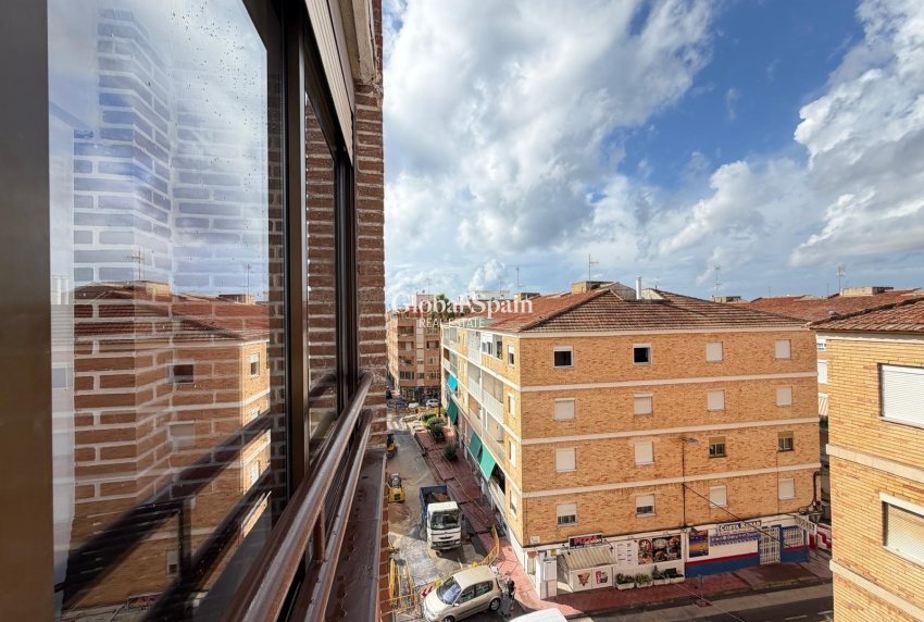 Resale - APARTMENT -
TORREVIEJA - Playa del Cura